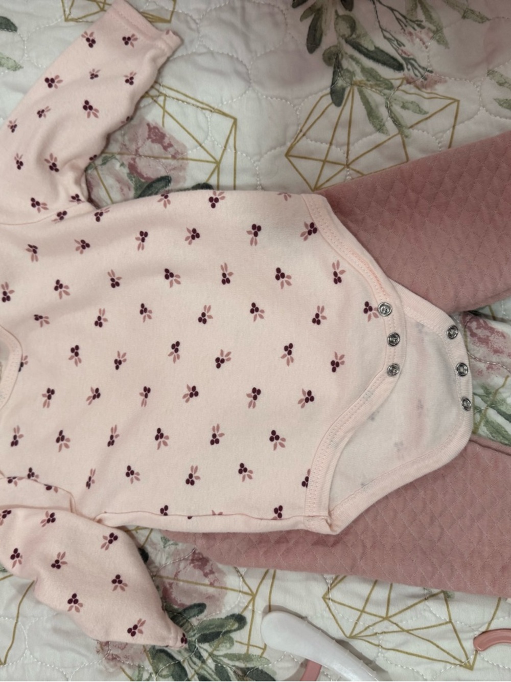 Kit +Pearl Pale Pink Long-Sleeve Floral Dot One-Piece Bodysuit